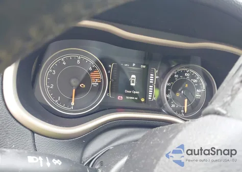 2016 Jeep Cherokee Latitude z USA, uszkodzony, nr VIN 1C4PJLCB7GW303097